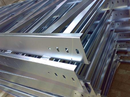 如何选用槽式电缆桥架？