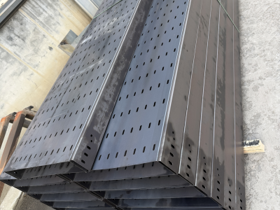 Q235b黑板多孔桥架